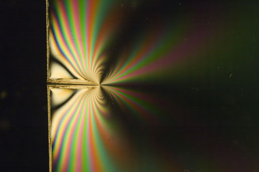 Image of a 7.25 mm crack under white light