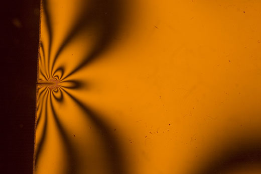 Image of a 3.1 mm crack under monochromatic light